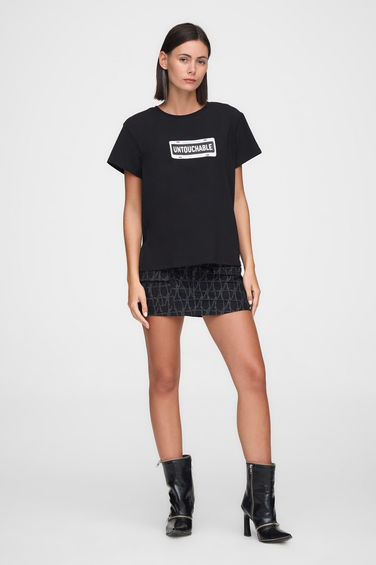 REMERA UNTOUCHABLE