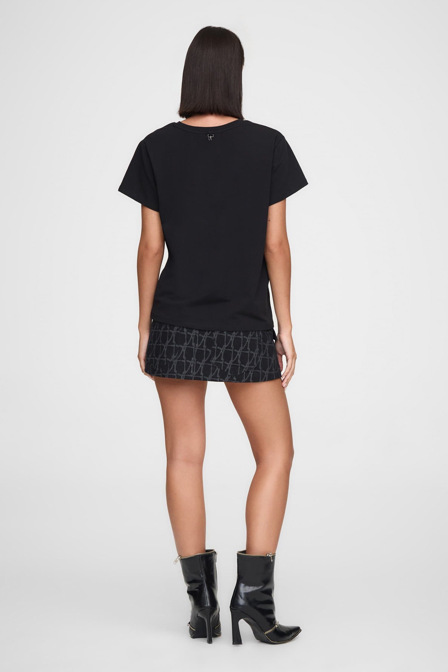 REMERA UNTOUCHABLE